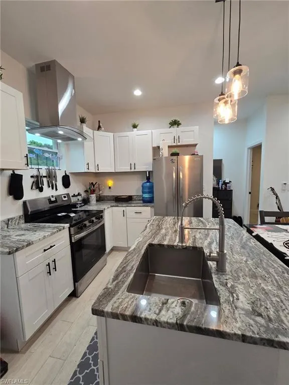 23041 Roundtree Avenue Alva, FL 33920