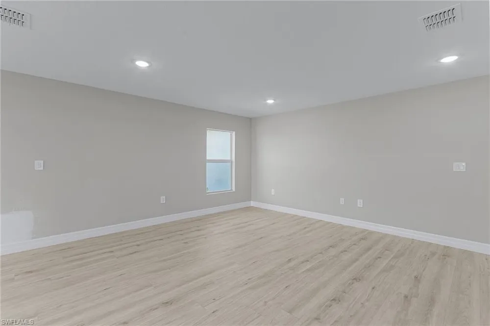 545 Oakshire Lane Lehigh Acres, FL 33972