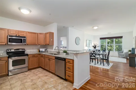 1000 E Woodlawn Road #217