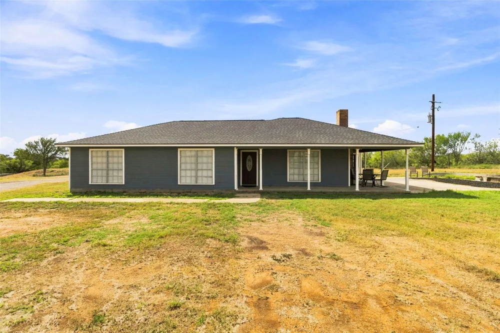 1871 Bridle Path Road Luling, TX 78648