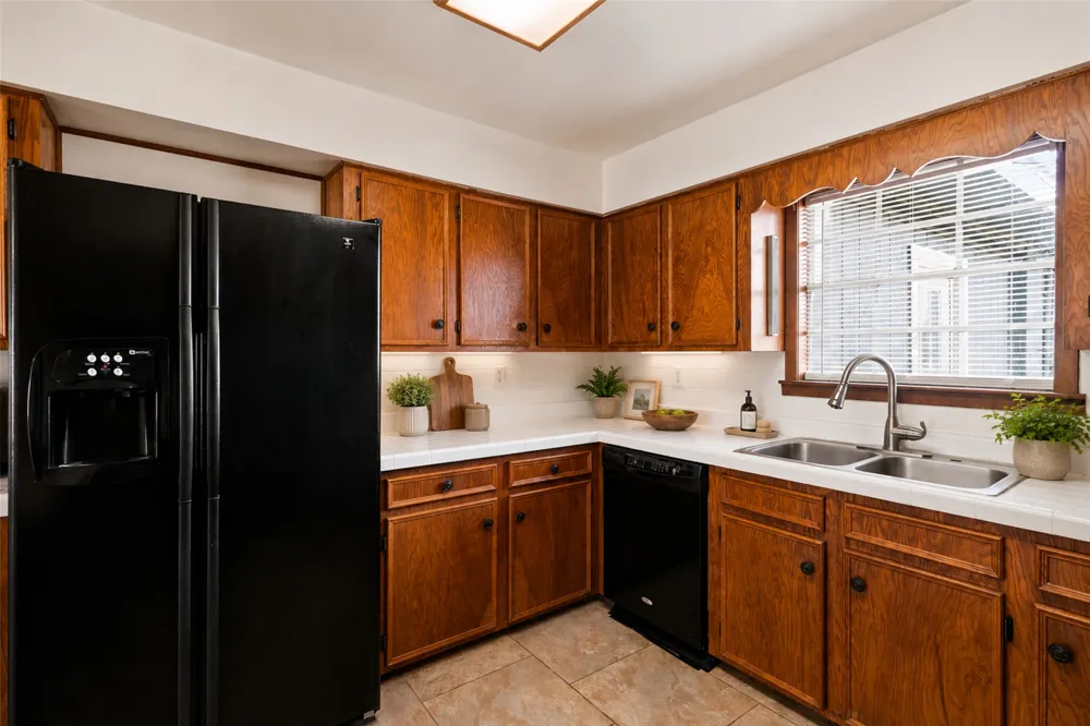 1871 Bridle Path Road Luling, TX 78648