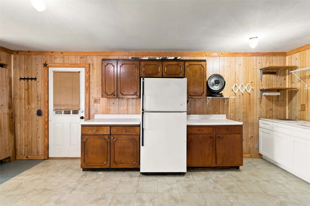 1871 Bridle Path Road Luling, TX 78648