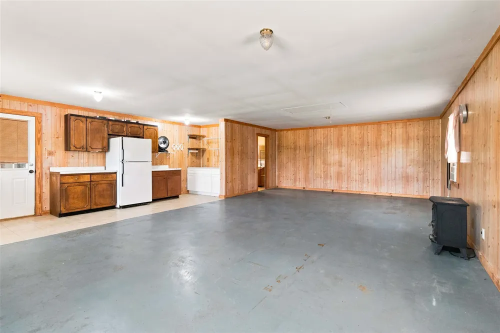 1871 Bridle Path Road Luling, TX 78648