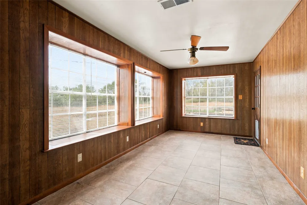 1871 Bridle Path Road Luling, TX 78648