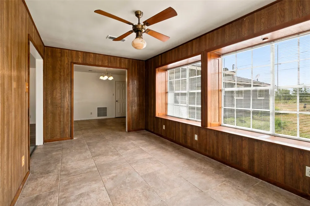 1871 Bridle Path Road Luling, TX 78648