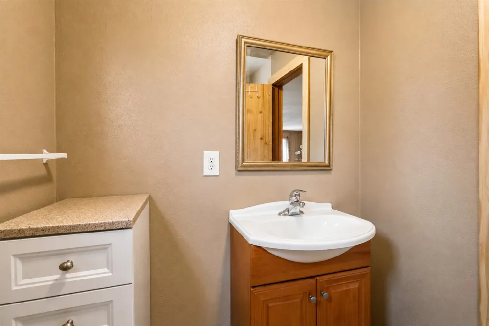 1871 Bridle Path Road Luling, TX 78648