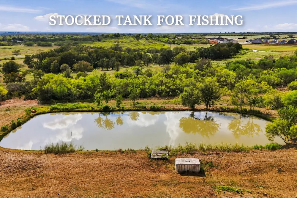 1871 Bridle Path Road Luling, TX 78648