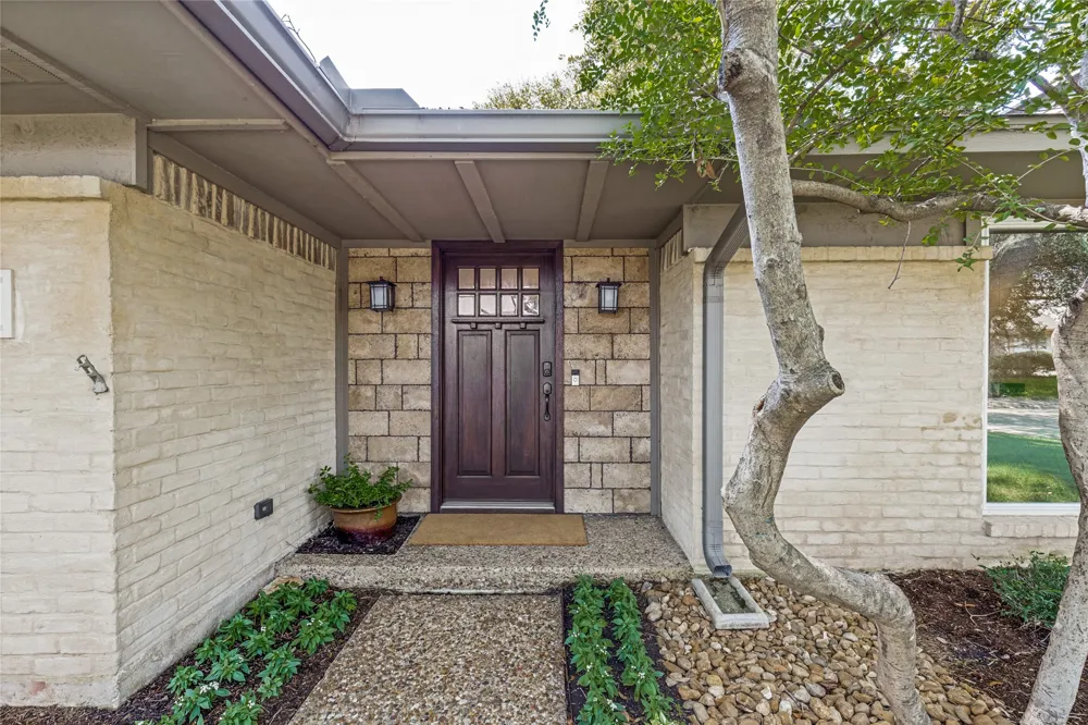 6018 Spring Flower Trail Dallas, TX 75248