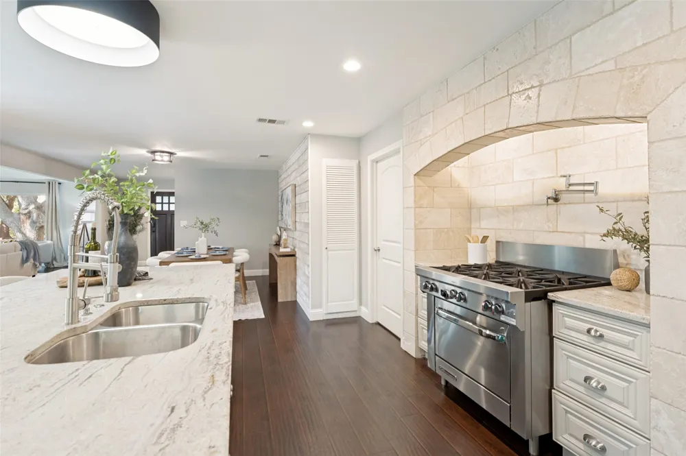 6018 Spring Flower Trail Dallas, TX 75248