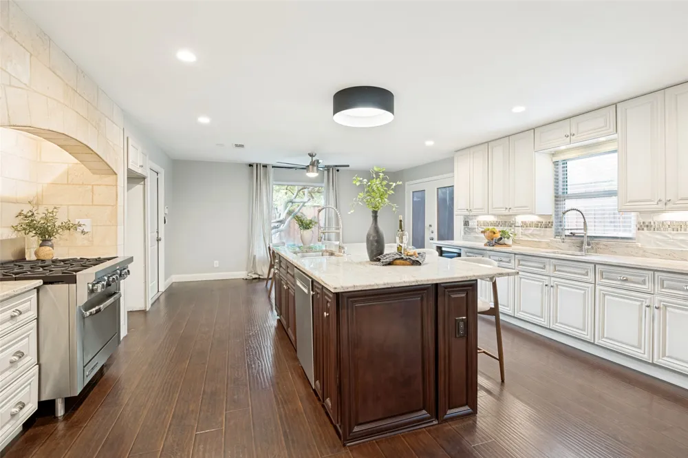 6018 Spring Flower Trail Dallas, TX 75248
