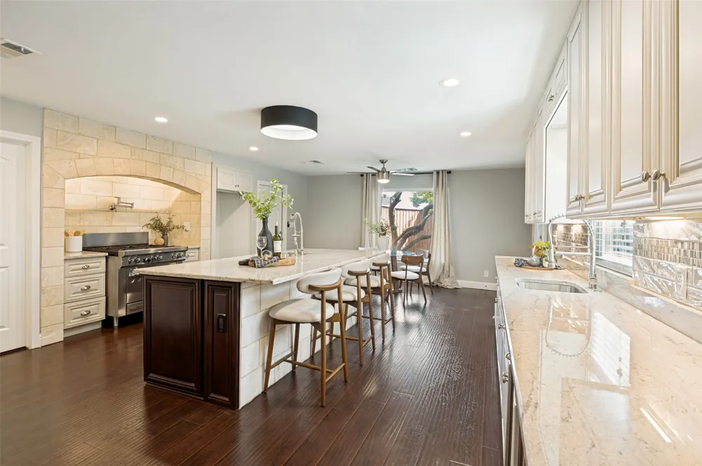6018 Spring Flower Trail Dallas, TX 75248