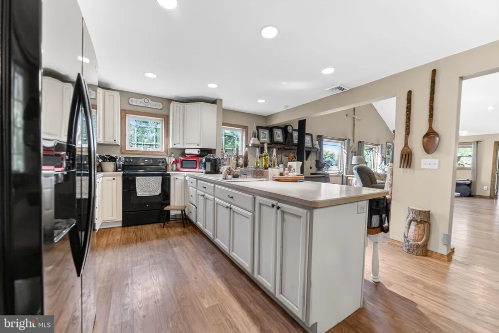 2952 HUTCHINSON RIVER ROAD Phillipsburg, NJ 08865