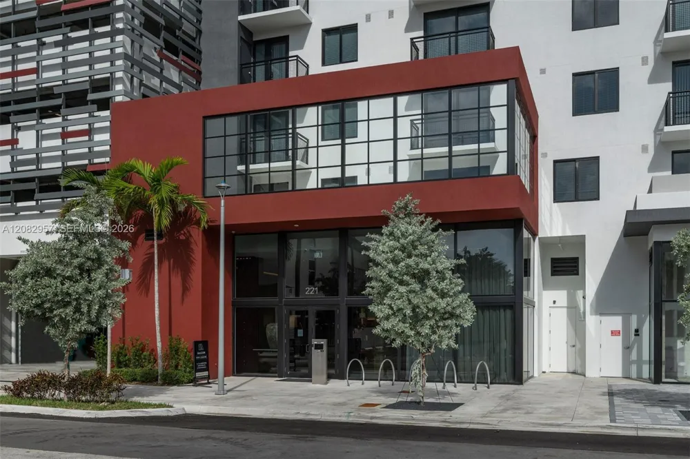 221 SW 12th St #706 Miami, FL 33130