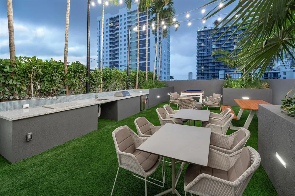 221 SW 12th St #706 Miami, FL 33130