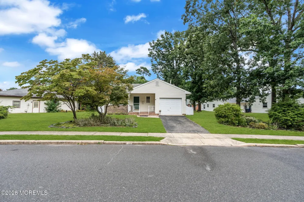 75 Columbine Circle Toms River, NJ 08755