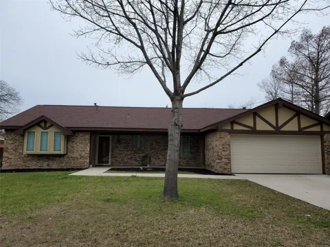 5901 Crestwood Circle