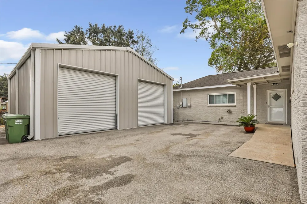 103 W Barrow Street Dayton, TX 77535