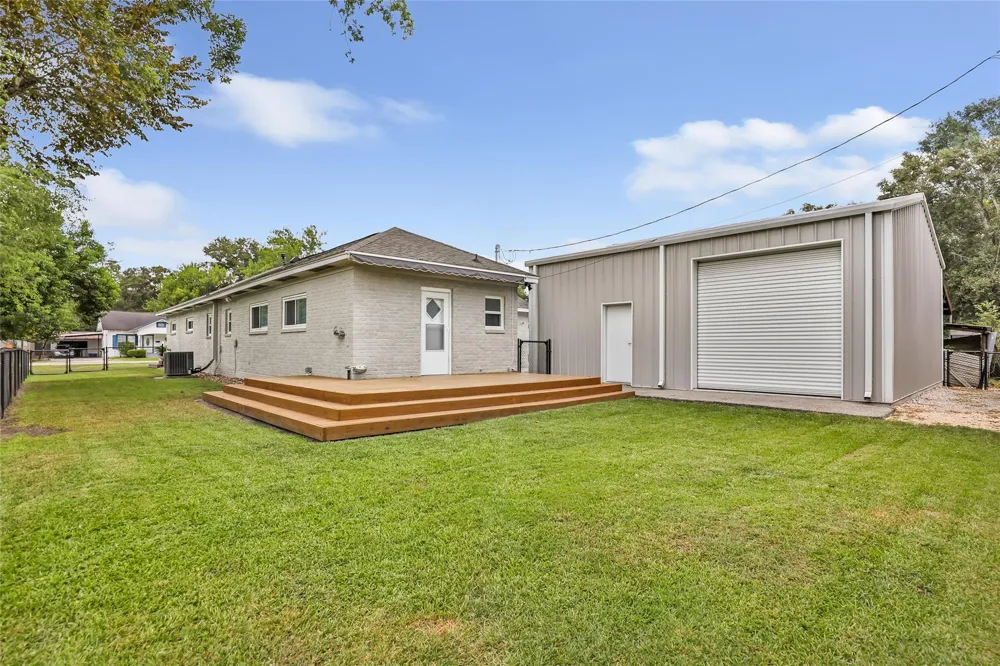 103 W Barrow Street Dayton, TX 77535