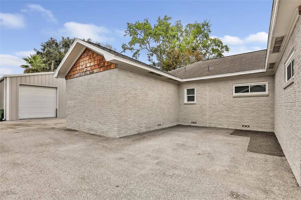 103 W Barrow Street Dayton, TX 77535