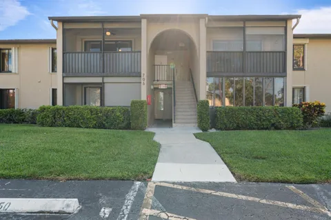 706 Sunny Pine Way #E2