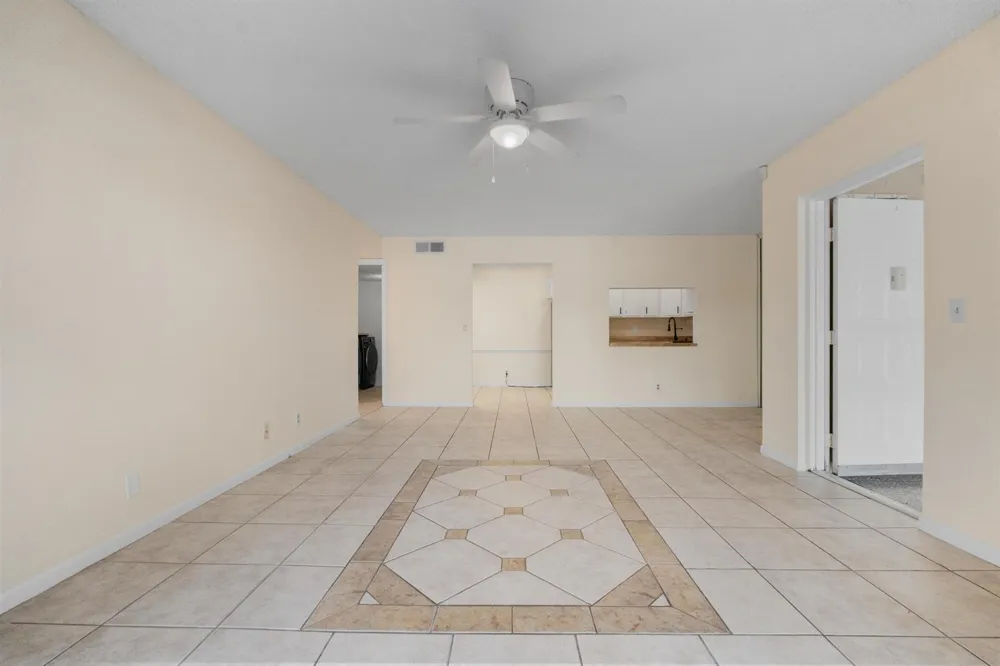 706 Sunny Pine Way #E2 