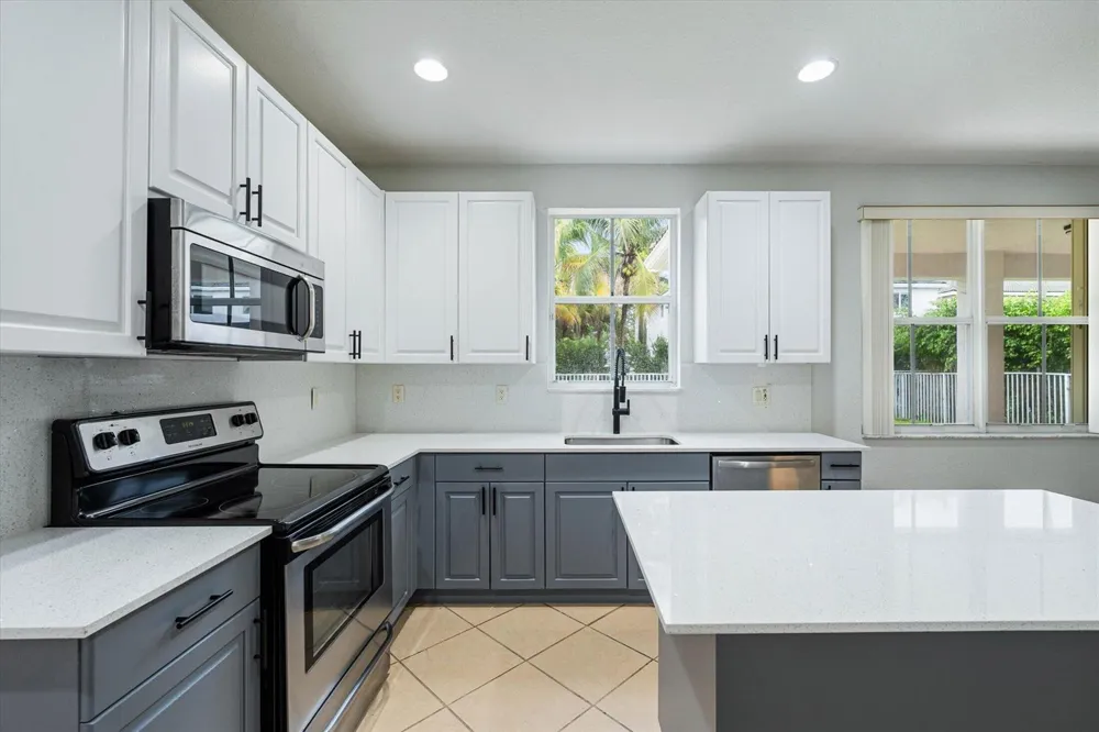 890 HAWTHORN TERRACE Weston, FL 33327