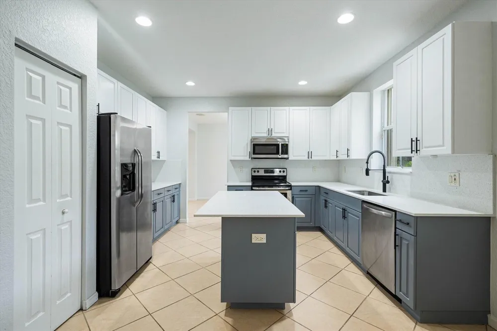 890 HAWTHORN TERRACE Weston, FL 33327