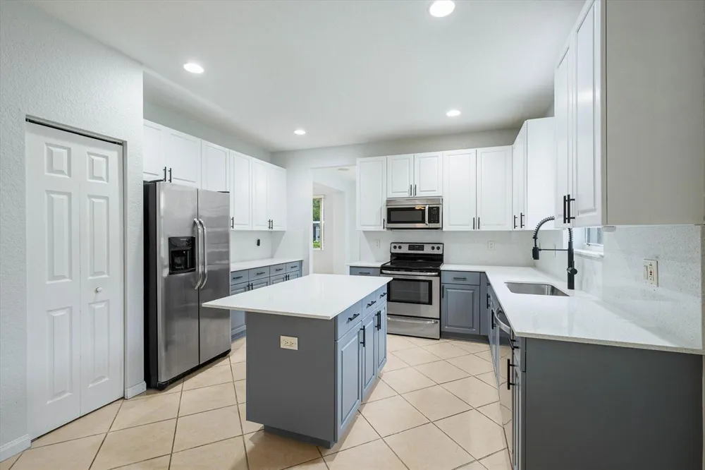 890 HAWTHORN TERRACE Weston, FL 33327