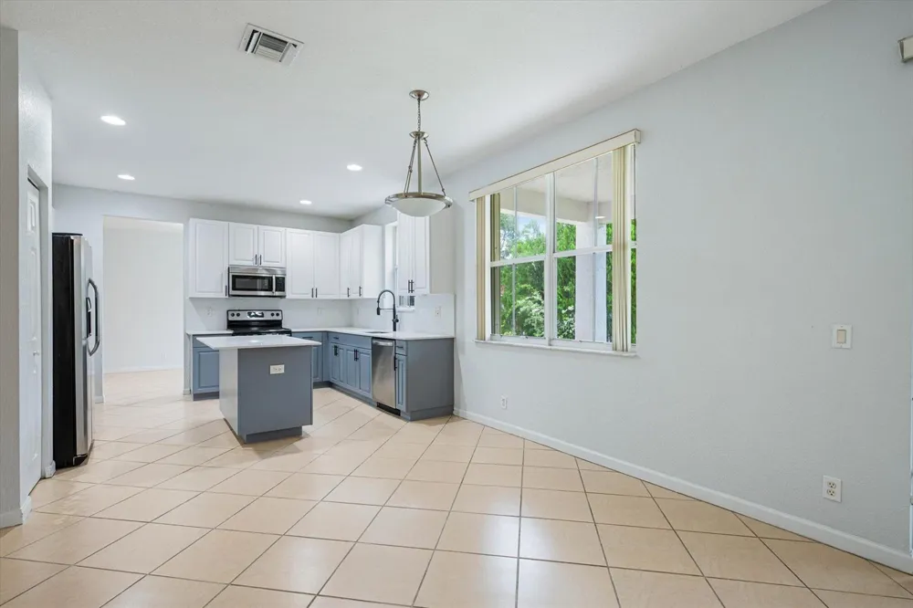 890 HAWTHORN TERRACE Weston, FL 33327
