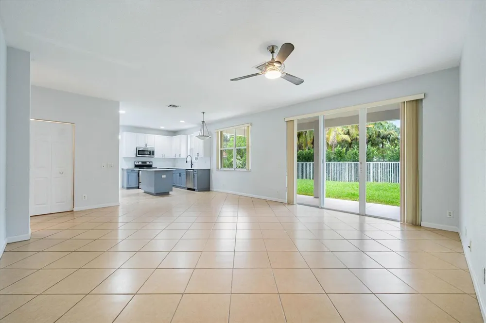 890 HAWTHORN TERRACE Weston, FL 33327
