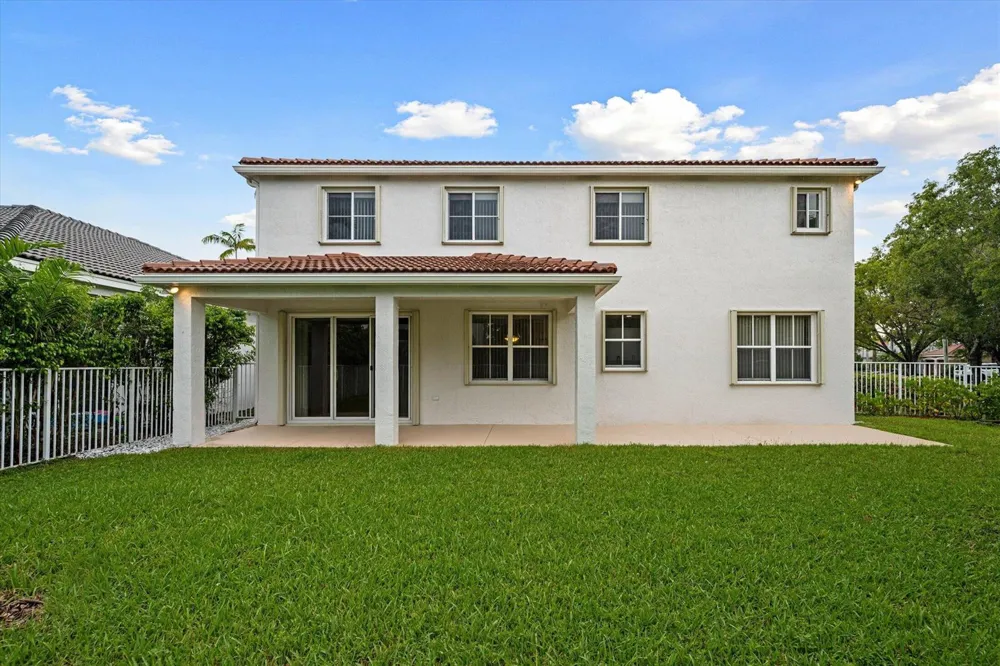 890 HAWTHORN TERRACE Weston, FL 33327