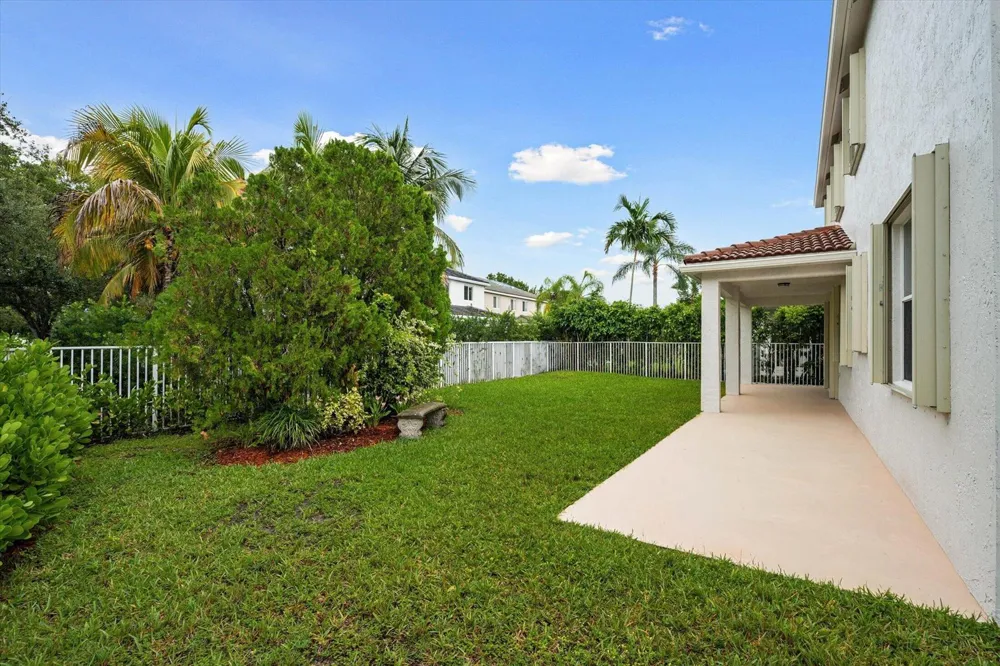890 HAWTHORN TERRACE Weston, FL 33327