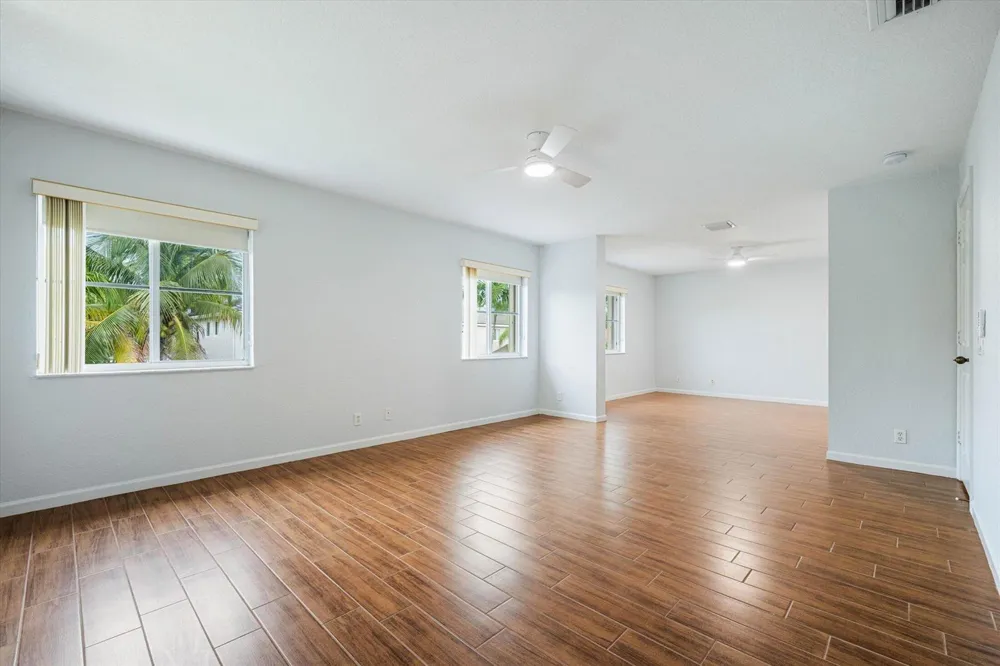 890 HAWTHORN TERRACE Weston, FL 33327