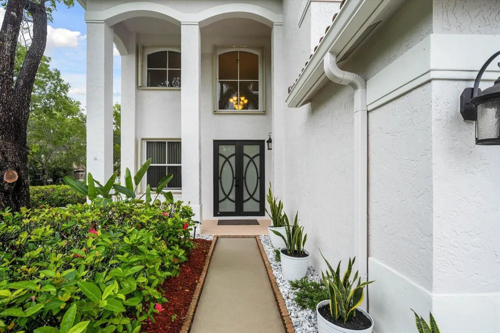 890 HAWTHORN TERRACE Weston, FL 33327