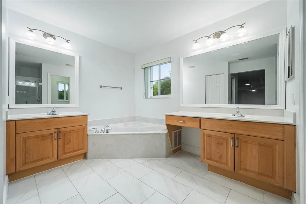 890 HAWTHORN TERRACE Weston, FL 33327