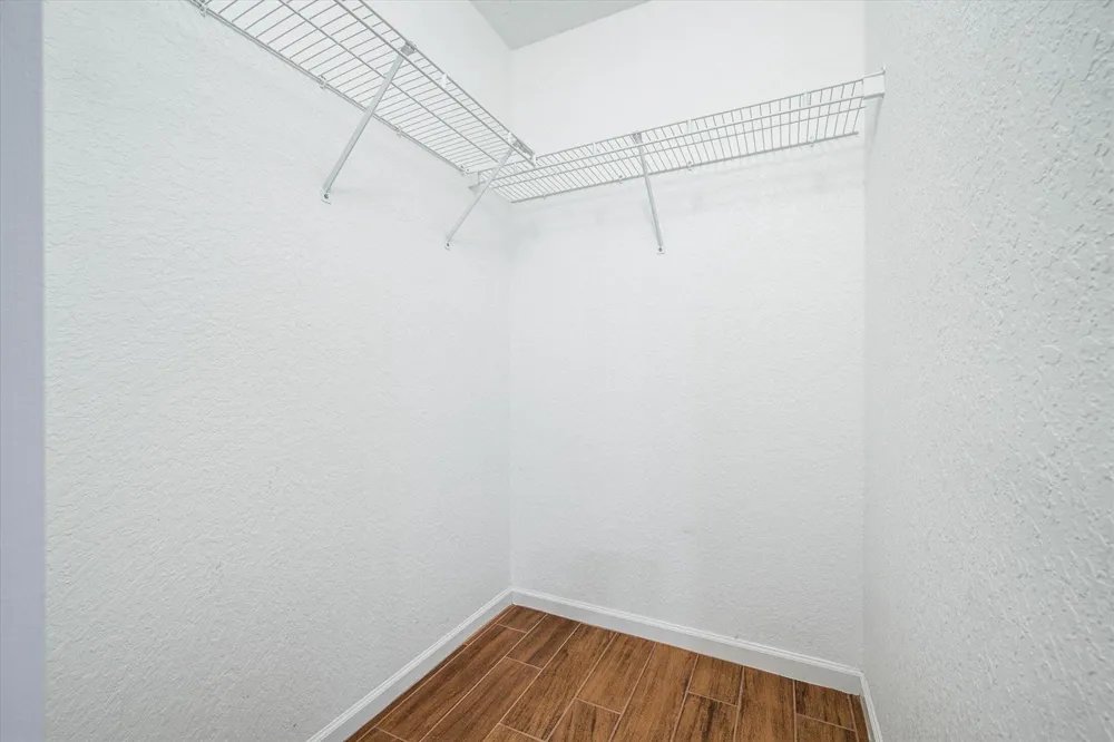 890 HAWTHORN TERRACE Weston, FL 33327