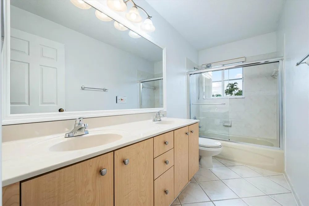 890 HAWTHORN TERRACE Weston, FL 33327