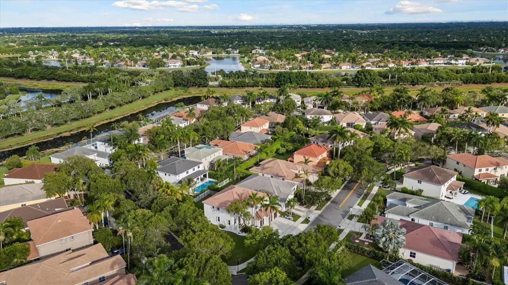 890 HAWTHORN TERRACE Weston, FL 33327