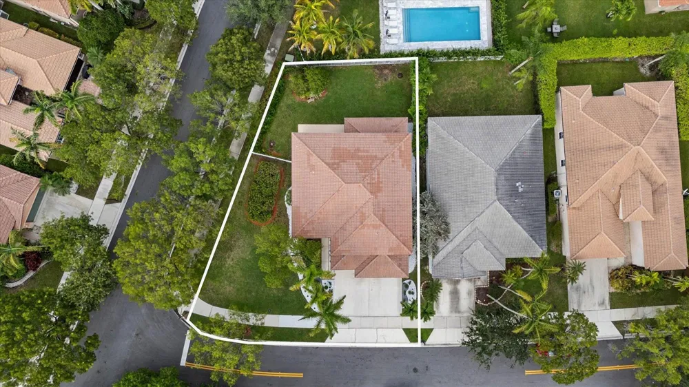 890 HAWTHORN TERRACE Weston, FL 33327