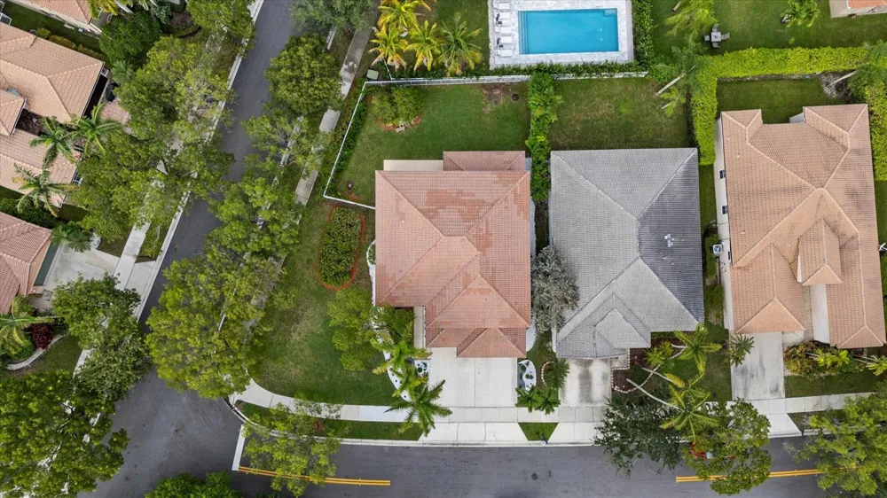 890 HAWTHORN TERRACE Weston, FL 33327
