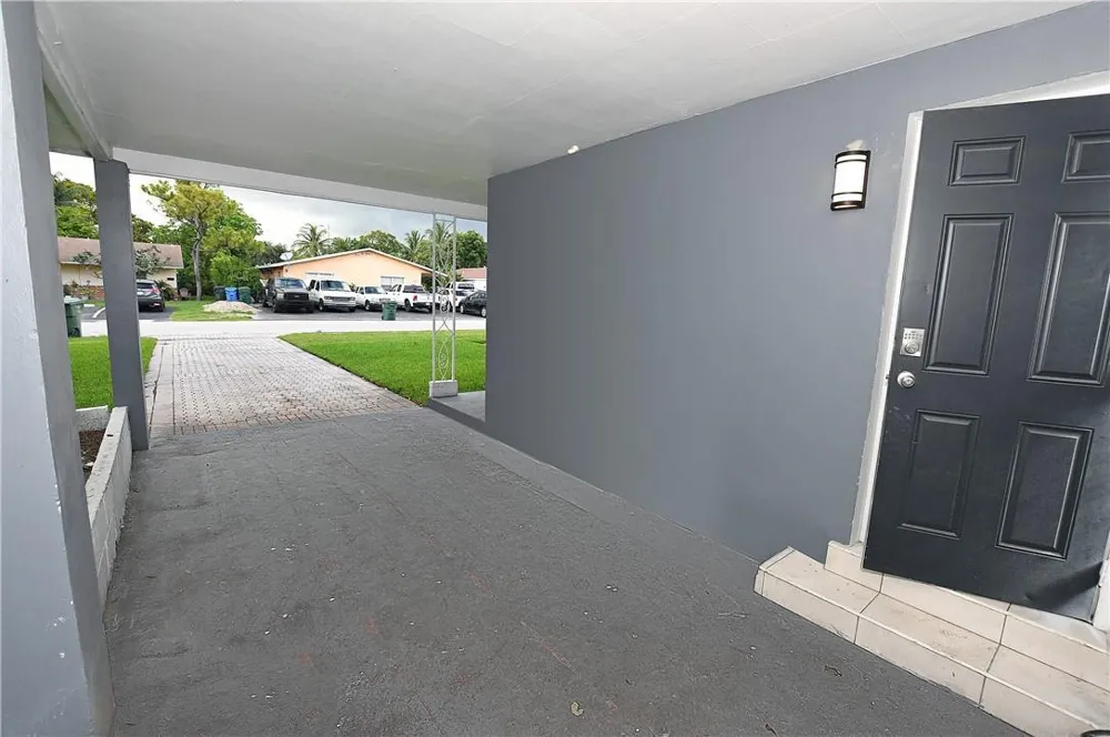 270 NW 43rd Street Oakland Park, FL 33309