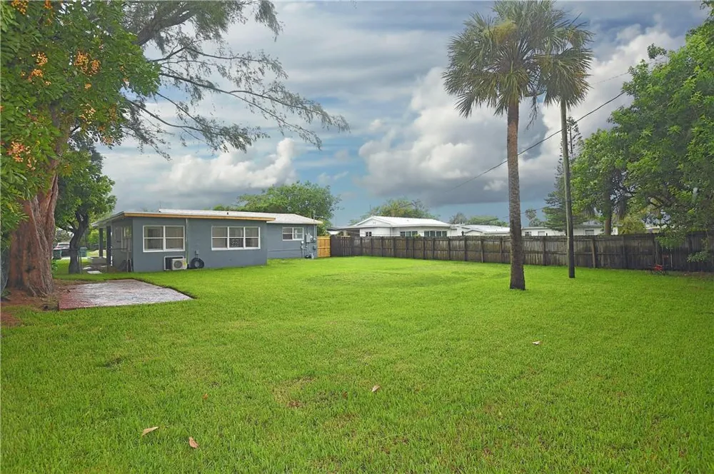 270 NW 43rd Street Oakland Park, FL 33309