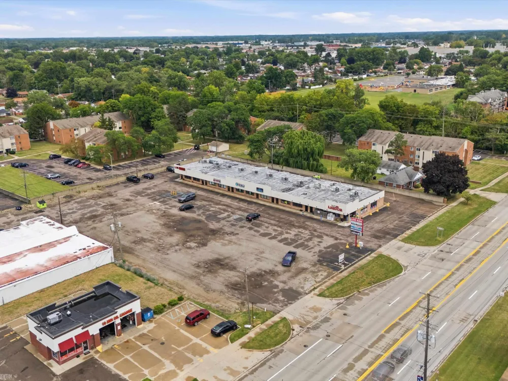 16861 E 14 Mile Road Fraser City, MI 48026