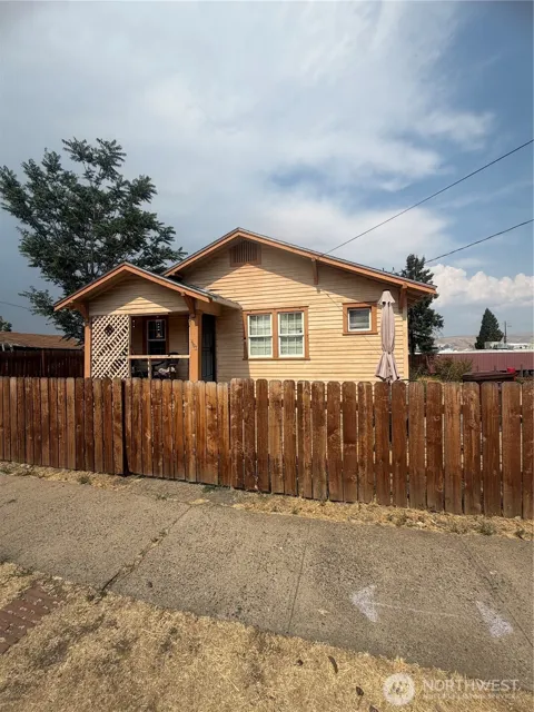 403 Queen Anne