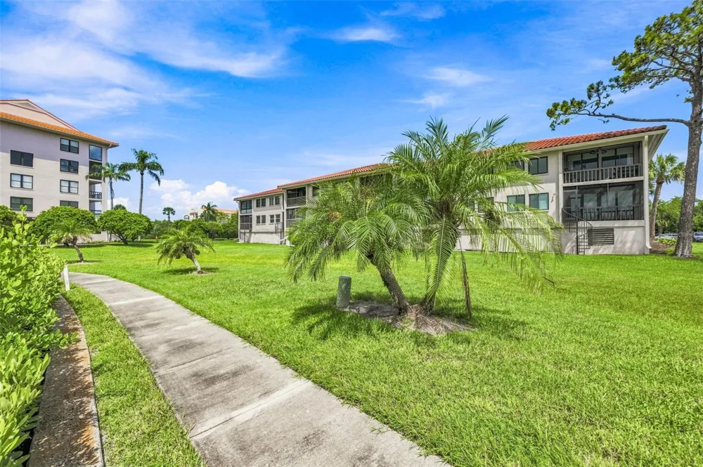 1805 MARINER DRIVE #53 Tarpon Springs, FL 34689
