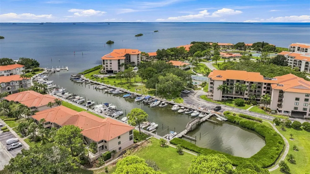 1805 MARINER DRIVE #53 Tarpon Springs, FL 34689