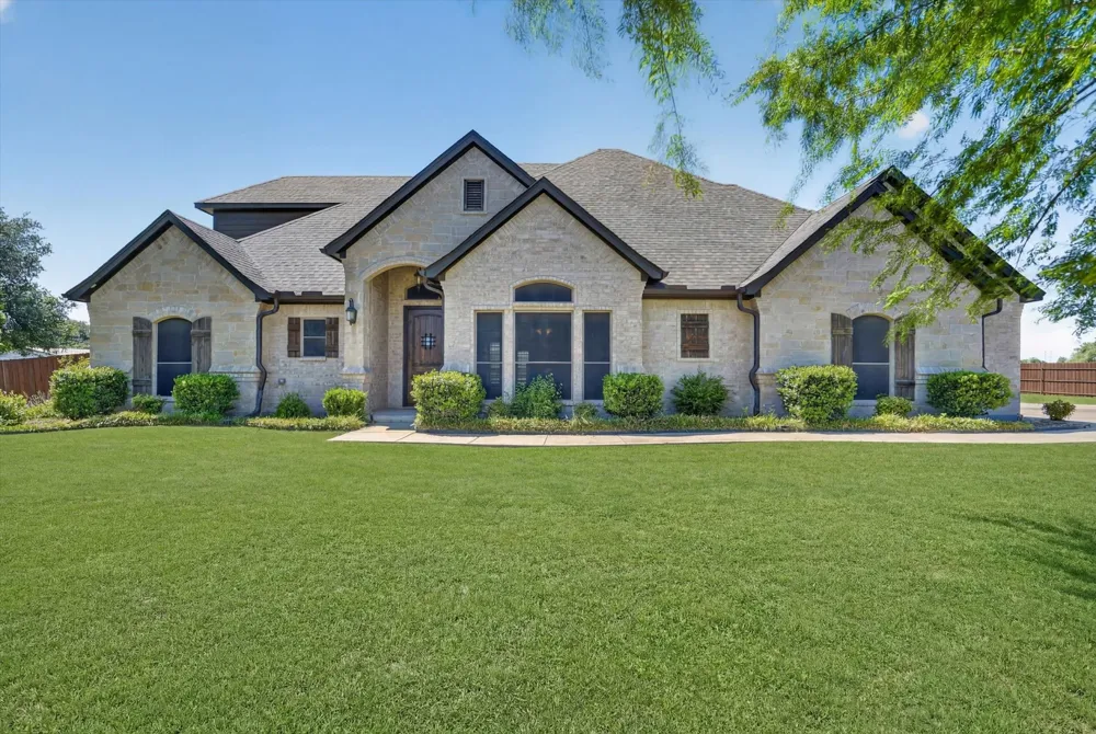 2000 Adams Lane S Azle, TX 76020