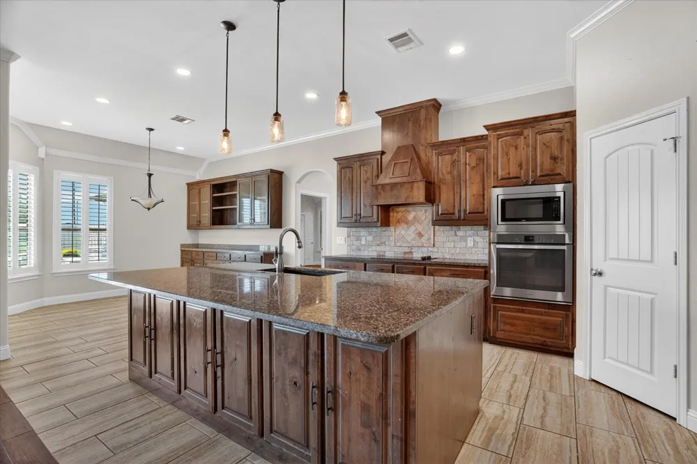 2000 Adams Lane S Azle, TX 76020