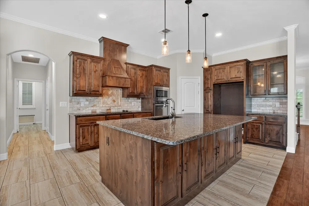 2000 Adams Lane S Azle, TX 76020