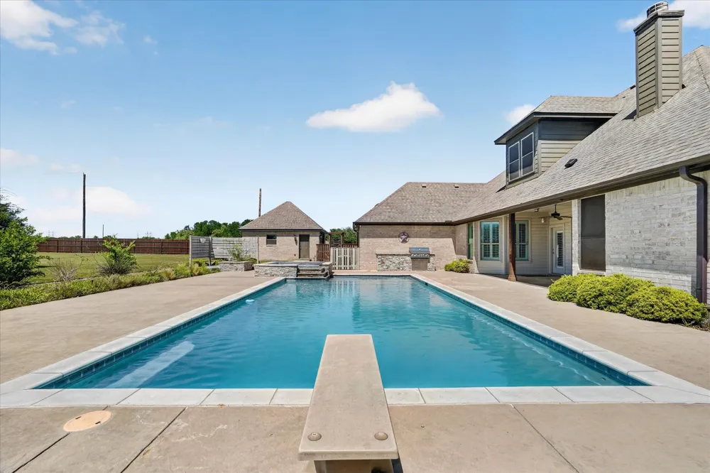 2000 Adams Lane S Azle, TX 76020